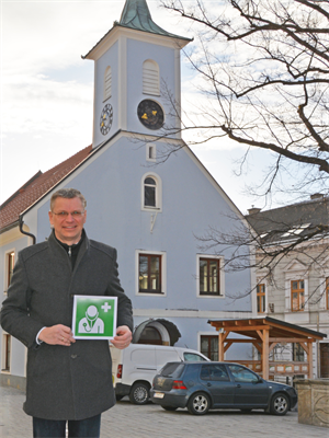 Bürgermeister Christian Laister vor dem Alten Rathaus, in dem ab April eine Ordination für Allgemeinmedizin ungebracht sein wird.